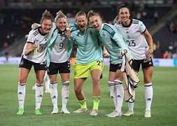 Bildergebnis für bilder minions frauen fussball